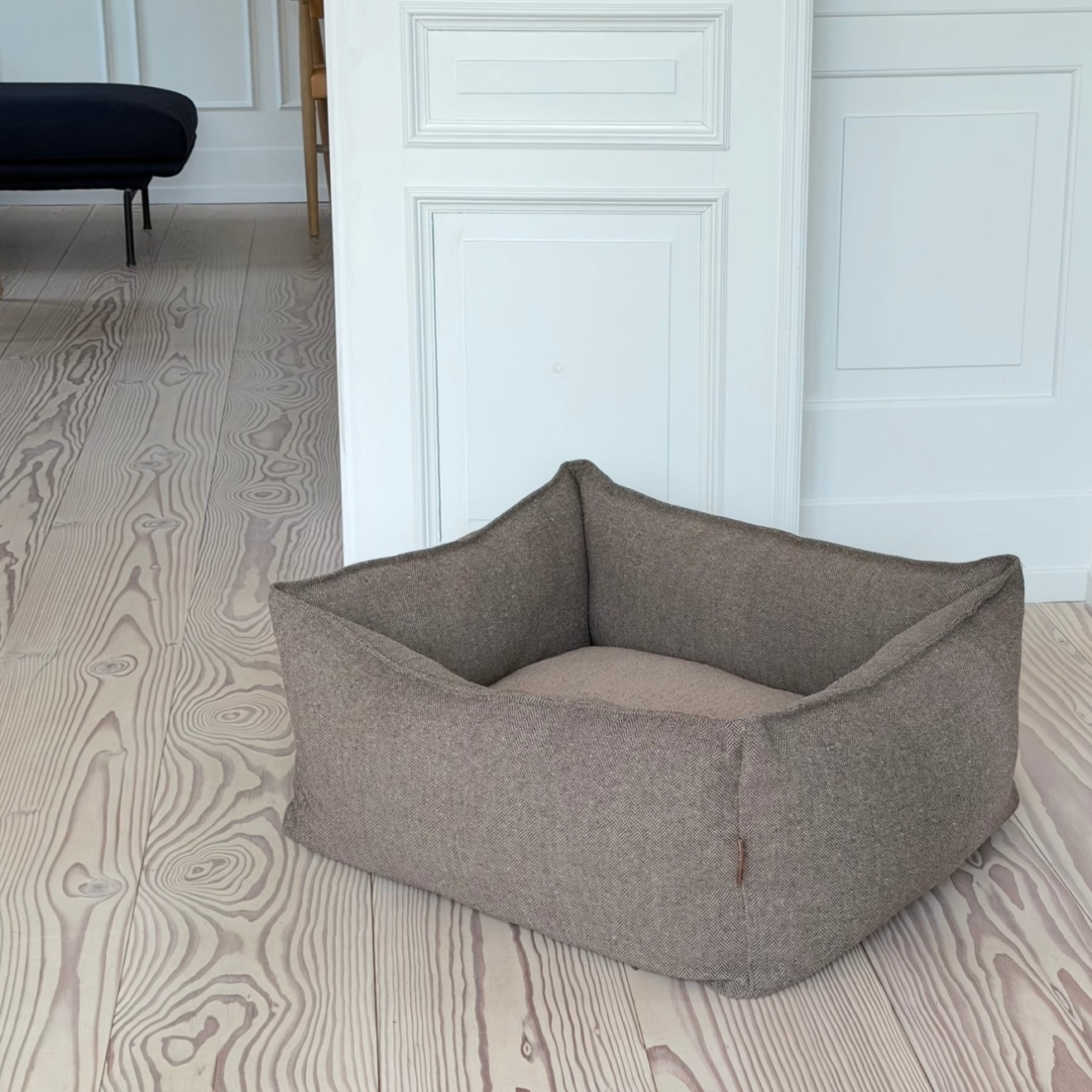 Carl Hundekurven Brun Tweed Medium